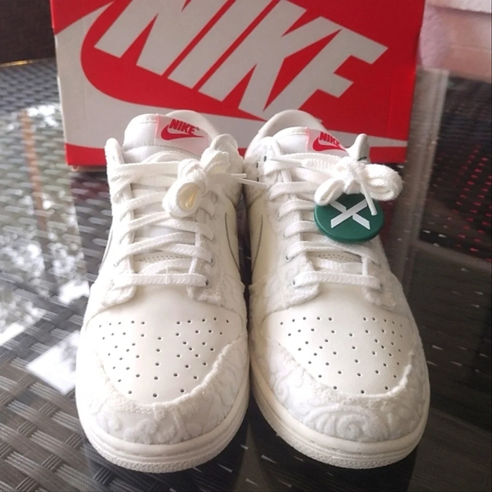 Nike Dunk Give Her Flowers Sneakers New In Box - Picture 2 of 8